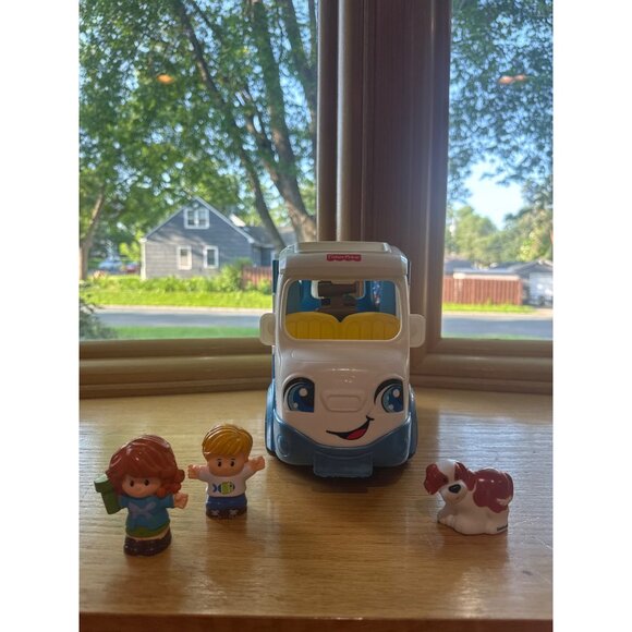 Fisher-Price Little People Songs & Sounds Camper Toy Set With Figures & Accessor - Picture 1 of 12